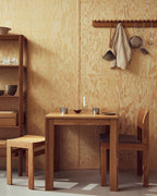 เก้าอี้ Sonder Chair จาก Form & Refine เก้าอี้ไม้โอ๊คดีไซน์นอร์ดิก พนักพิงโค้งยาว นั่งสบาย มีทั้งรุ่นเบาะไม้และรุ่นหุ้มผ้า Hallingdal