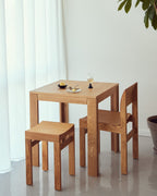 เก้าอี้ Sonder Chair จาก Form & Refine เก้าอี้ไม้โอ๊คดีไซน์นอร์ดิก พนักพิงโค้งยาว นั่งสบาย มีทั้งรุ่นเบาะไม้และรุ่นหุ้มผ้า Hallingdal