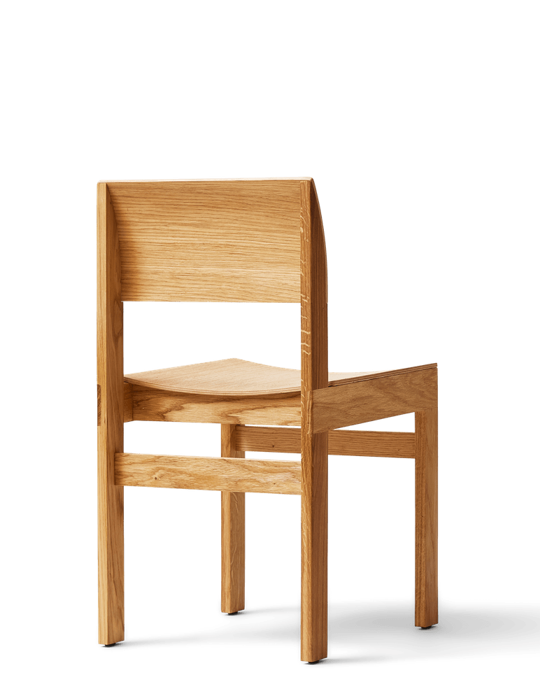 เก้าอี้ Sonder Chair จาก Form & Refine เก้าอี้ไม้โอ๊คดีไซน์นอร์ดิก พนักพิงโค้งยาว นั่งสบาย มีทั้งรุ่นเบาะไม้และรุ่นหุ้มผ้า Hallingdal