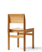 เก้าอี้ Sonder Chair จาก Form & Refine เก้าอี้ไม้โอ๊คดีไซน์นอร์ดิก พนักพิงโค้งยาว นั่งสบาย มีทั้งรุ่นเบาะไม้และรุ่นหุ้มผ้า Hallingdal