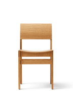 เก้าอี้ Sonder Chair จาก Form & Refine เก้าอี้ไม้โอ๊คดีไซน์นอร์ดิก พนักพิงโค้งยาว นั่งสบาย มีทั้งรุ่นเบาะไม้และรุ่นหุ้มผ้า Hallingdal