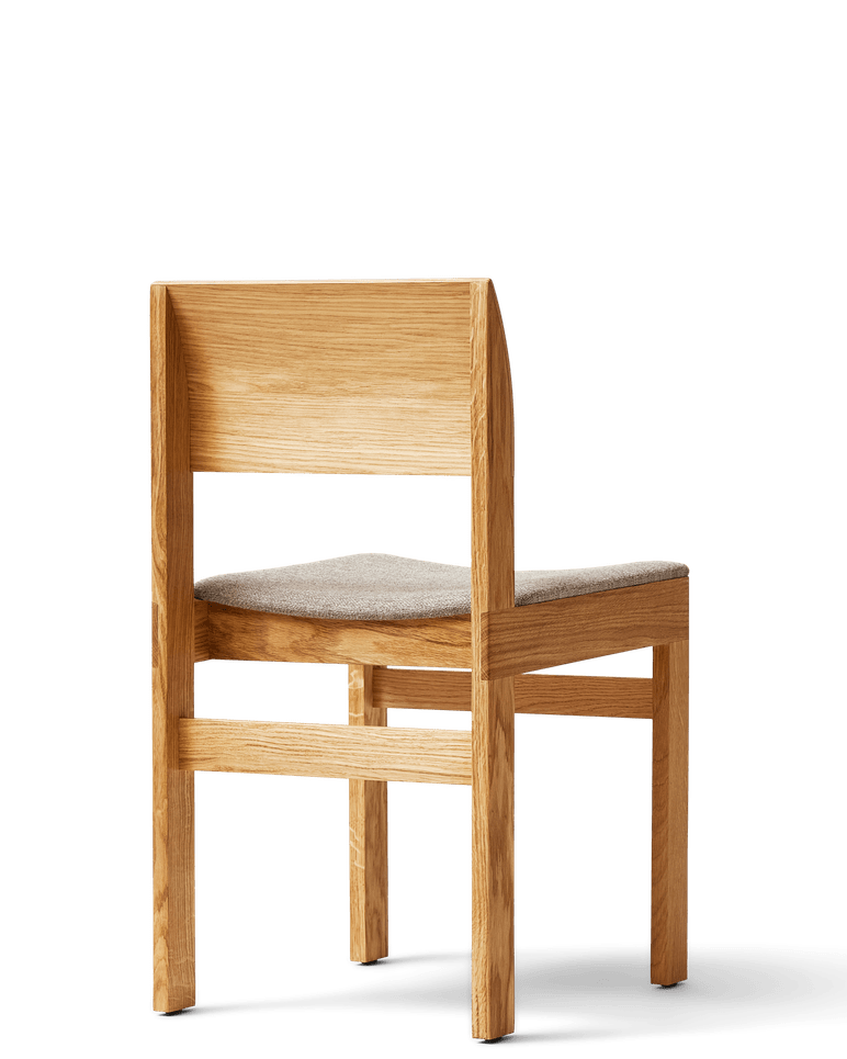 เก้าอี้ Sonder Chair จาก Form & Refine เก้าอี้ไม้โอ๊คดีไซน์นอร์ดิก พนักพิงโค้งยาว นั่งสบาย มีทั้งรุ่นเบาะไม้และรุ่นหุ้มผ้า Hallingdal