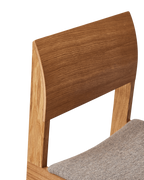 เก้าอี้ Sonder Chair จาก Form & Refine เก้าอี้ไม้โอ๊คดีไซน์นอร์ดิก พนักพิงโค้งยาว นั่งสบาย มีทั้งรุ่นเบาะไม้และรุ่นหุ้มผ้า Hallingdal