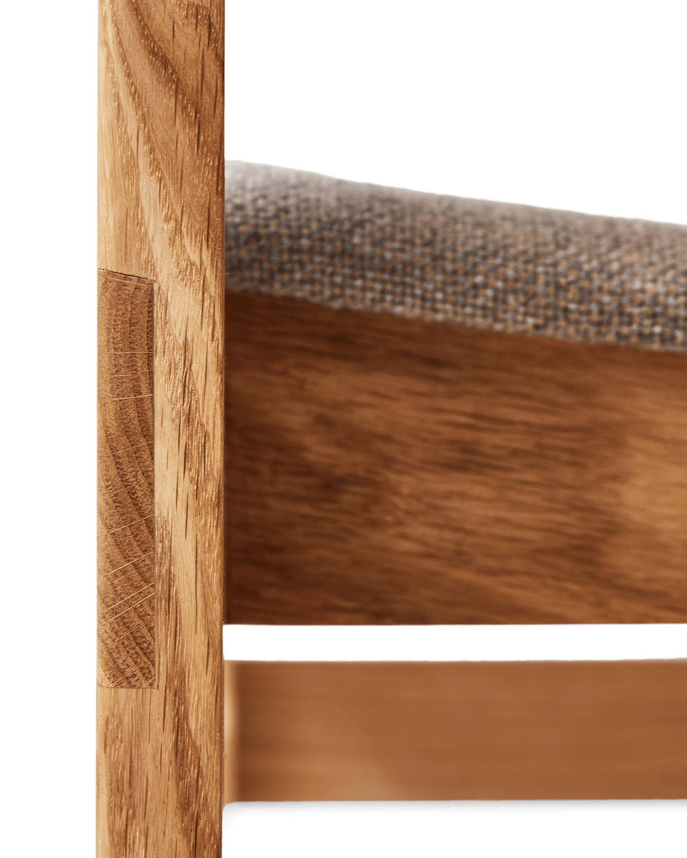 เก้าอี้ Sonder Chair จาก Form & Refine เก้าอี้ไม้โอ๊คดีไซน์นอร์ดิก พนักพิงโค้งยาว นั่งสบาย มีทั้งรุ่นเบาะไม้และรุ่นหุ้มผ้า Hallingdal