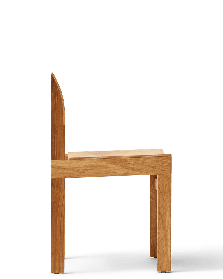 เก้าอี้ Sonder Chair จาก Form & Refine เก้าอี้ไม้โอ๊คดีไซน์นอร์ดิก พนักพิงโค้งยาว นั่งสบาย มีทั้งรุ่นเบาะไม้และรุ่นหุ้มผ้า Hallingdal