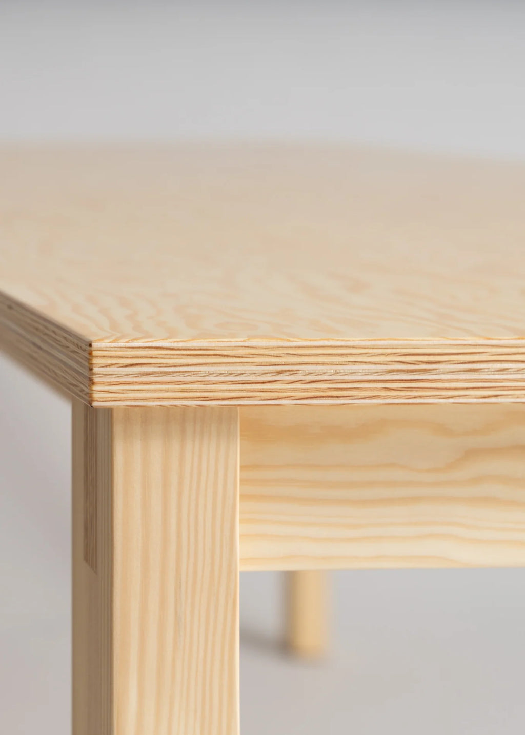Vaarnii 016 Maasto Dining Table โต๊ะไม้ pine โครงสร้างเรียบง่าย