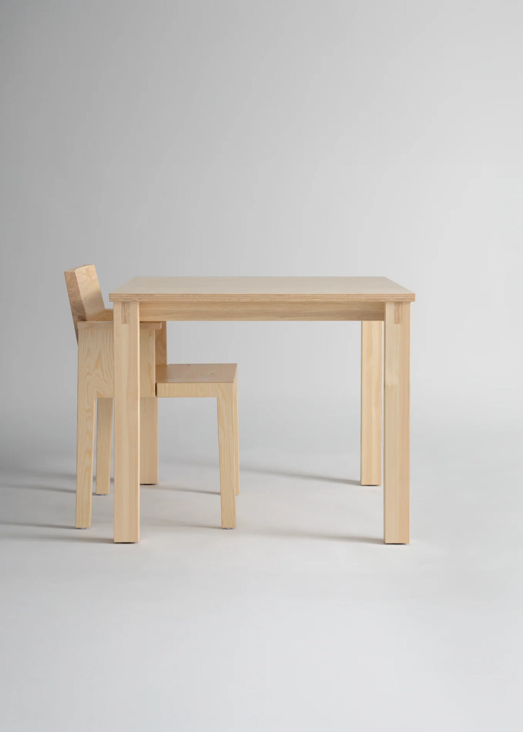 Vaarnii 016 Maasto Dining Table โต๊ะไม้ pine โครงสร้างเรียบง่าย