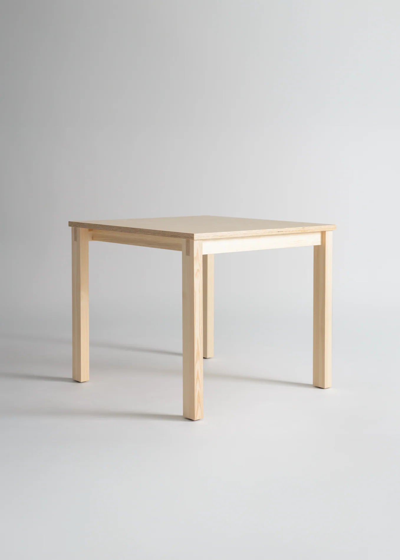Vaarnii 016 Maasto Dining Table โต๊ะไม้ pine โครงสร้างเรียบง่าย