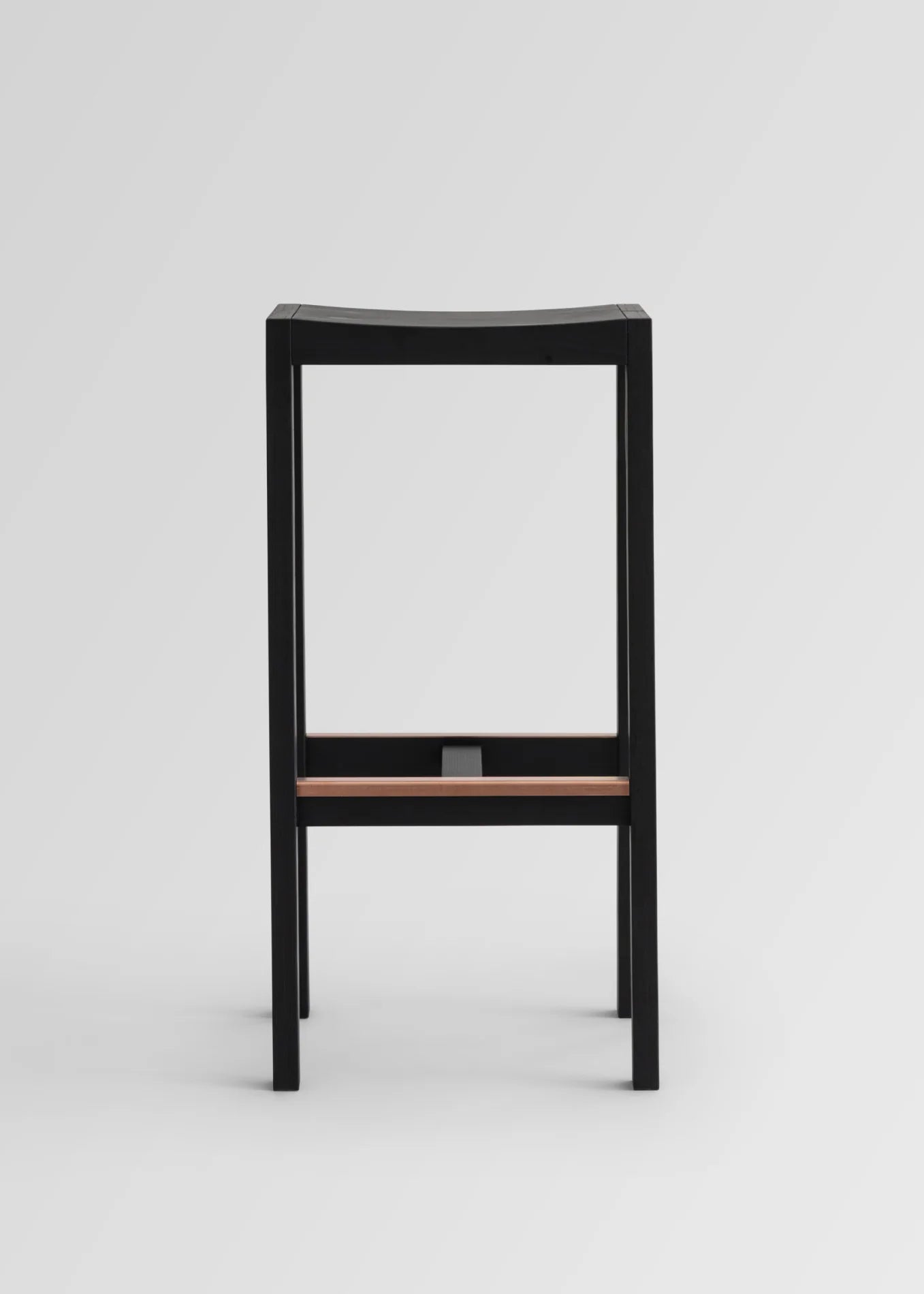 Vaarnii 016 Maasto Bar Stool Black สตูลไม้ pine สีดำ พร้อมที่วางเท้า copper