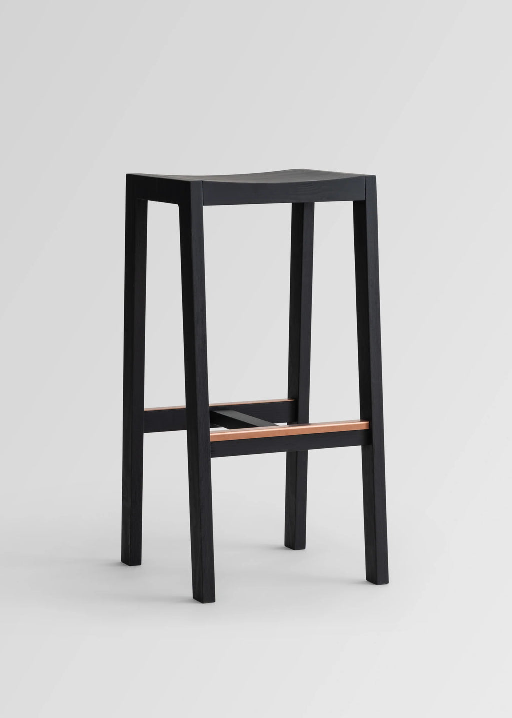 Vaarnii 016 Maasto Bar Stool Black สตูลไม้ pine สีดำ พร้อมที่วางเท้า copper