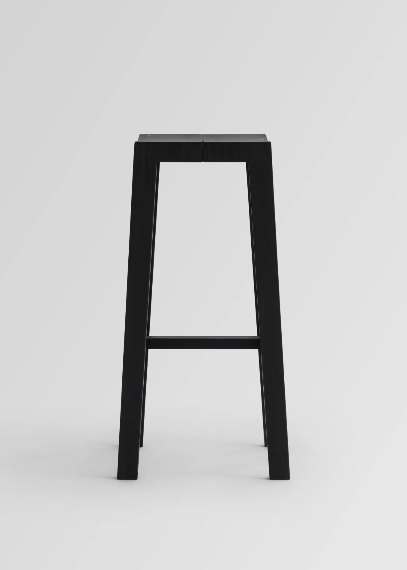 Vaarnii 016 Maasto Bar Stool Black สตูลไม้ pine สีดำ พร้อมที่วางเท้า copper