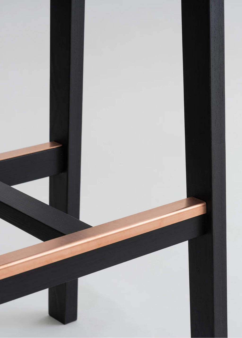 Vaarnii 016 Maasto Bar Stool Black สตูลไม้ pine สีดำ พร้อมที่วางเท้า copper