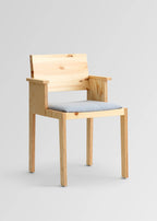 Vaarnii 016 Maasto Dining Armchair Upholstered เก้าอี้ไม้ pine มีที่วางแขนและเบาะ