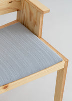 Vaarnii 016 Maasto Dining Armchair Upholstered เก้าอี้ไม้ pine มีที่วางแขนและเบาะ
