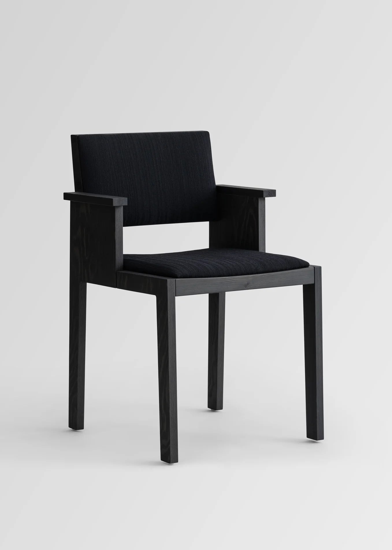 Vaarnii 016 Maasto Dining Armchair Upholstered Black เก้าอี้ไม้ pine สีดำ มีที่วางแขนและเบาะ