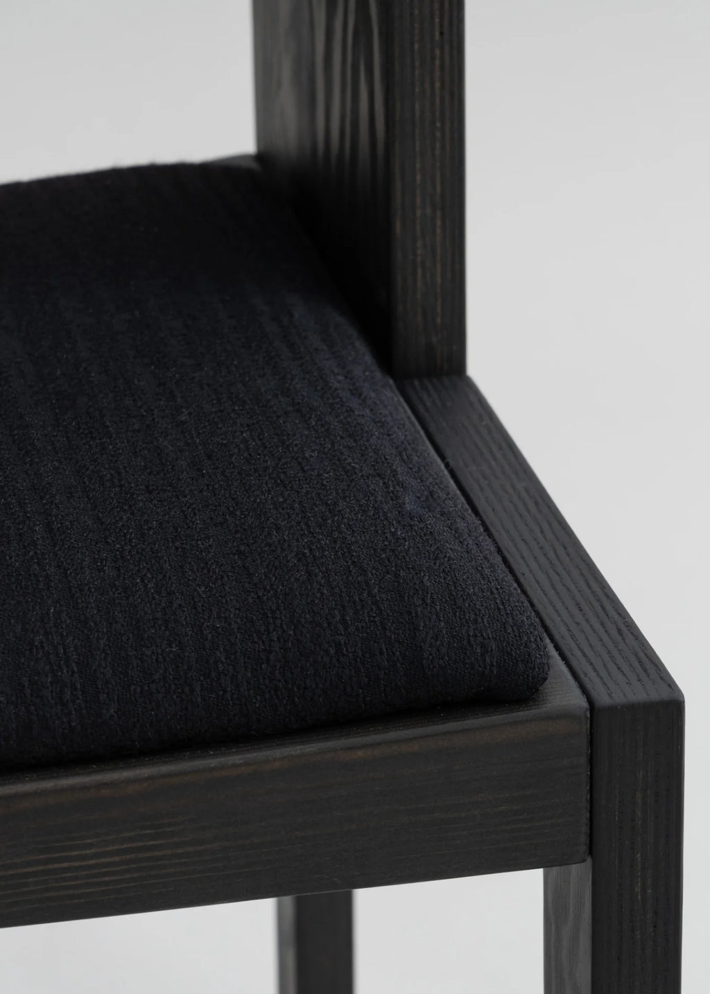 Vaarnii 016 Maasto Dining Armchair Upholstered Black เก้าอี้ไม้ pine สีดำ มีที่วางแขนและเบาะ