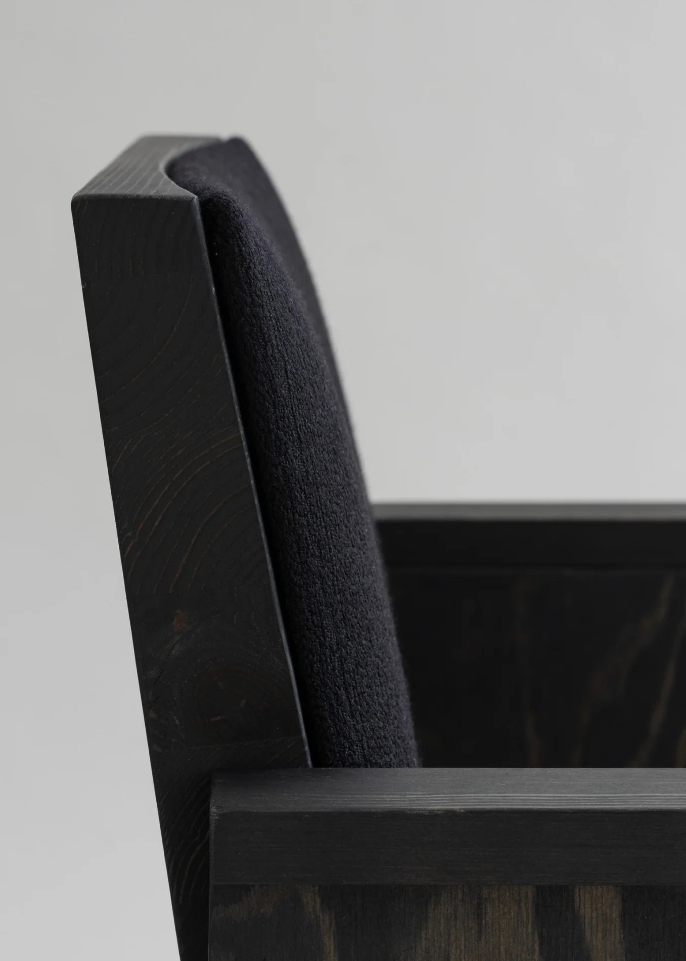 Vaarnii 016 Maasto Dining Armchair Upholstered Black เก้าอี้ไม้ pine สีดำ มีที่วางแขนและเบาะ