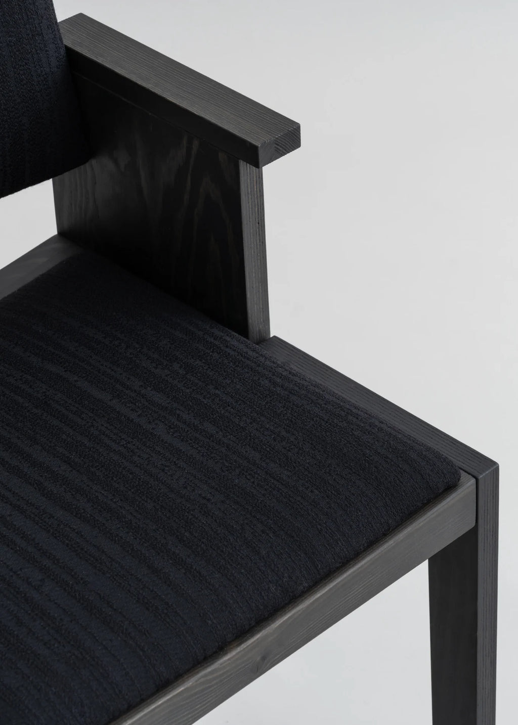 Vaarnii 016 Maasto Dining Armchair Upholstered Black เก้าอี้ไม้ pine สีดำ มีที่วางแขนและเบาะ