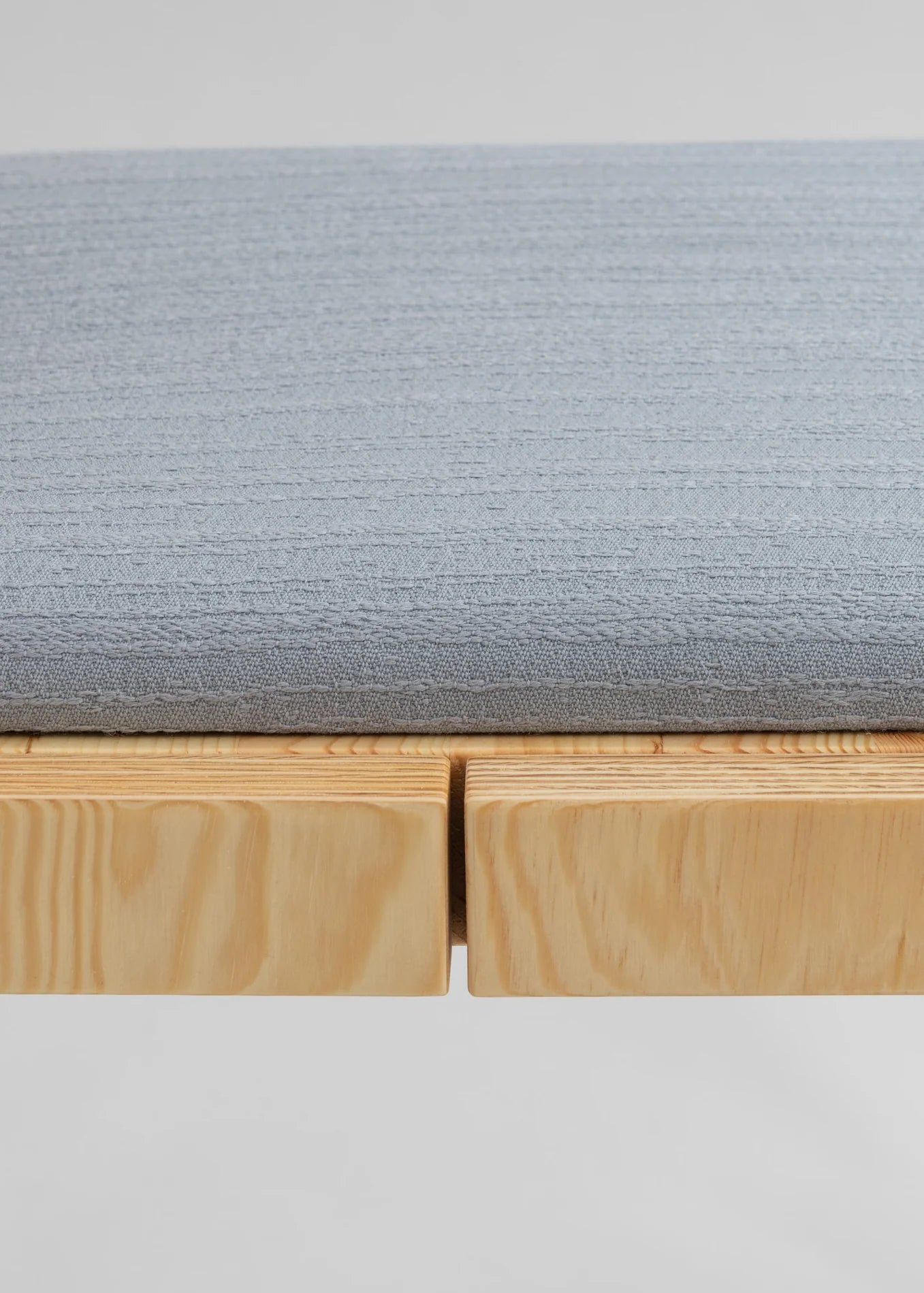 Vaarnii 016 Maasto Dining Chair Upholstered เก้าอี้ไม้ pine พร้อมเบาะรองนั่ง