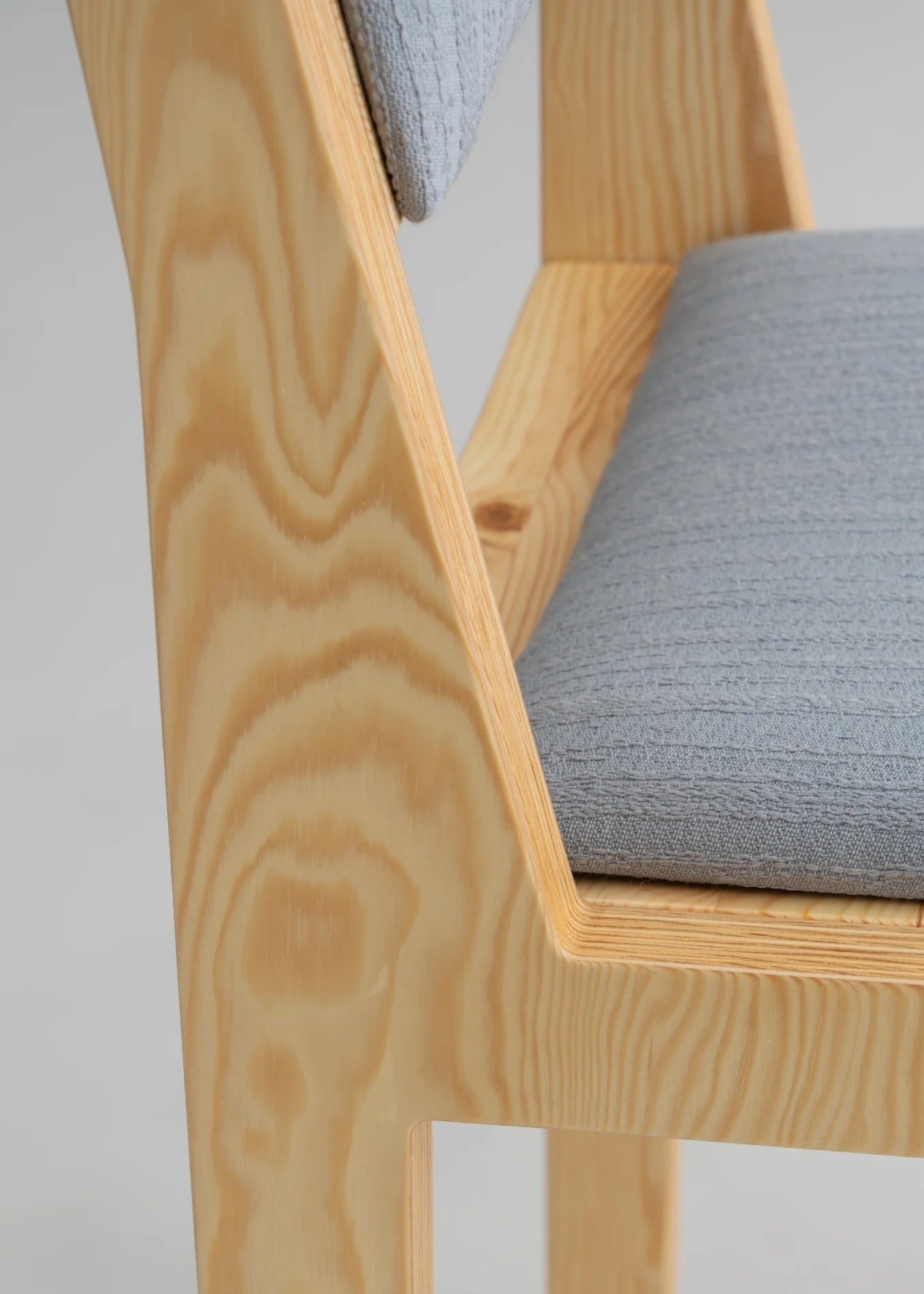 Vaarnii 016 Maasto Dining Chair Upholstered เก้าอี้ไม้ pine พร้อมเบาะรองนั่ง