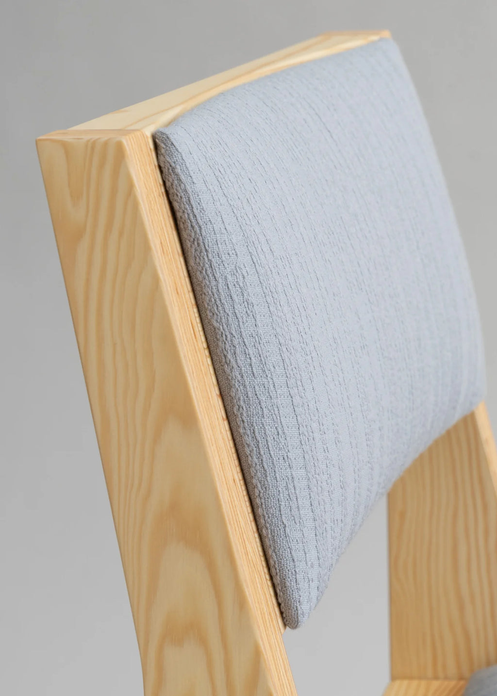 Vaarnii 016 Maasto Dining Chair Upholstered เก้าอี้ไม้ pine พร้อมเบาะรองนั่ง