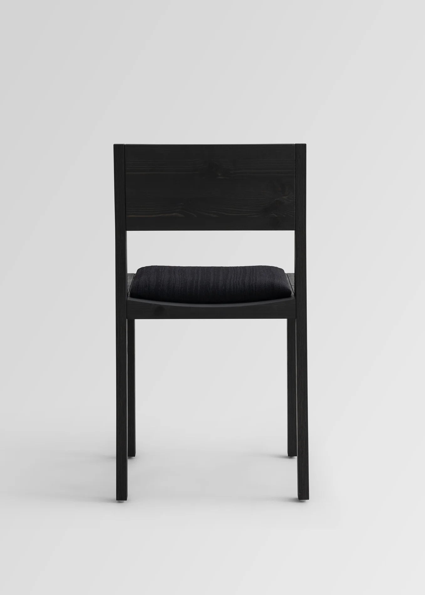 Vaarnii 016 Maasto Dining Chair Upholstered Black เก้าอี้ไม้ pine สีดำ พร้อมเบาะรองนั่ง