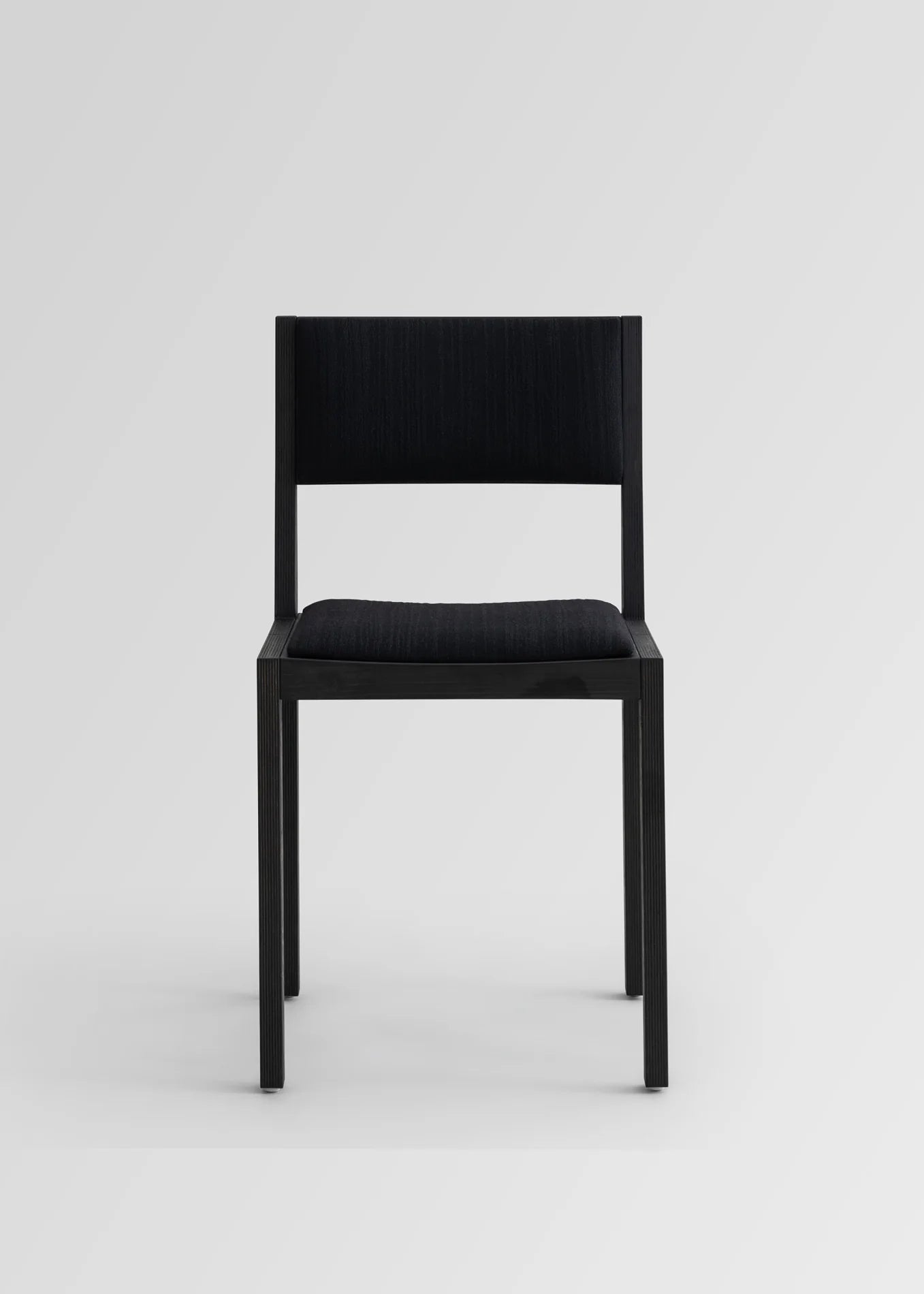 Vaarnii 016 Maasto Dining Chair Upholstered Black เก้าอี้ไม้ pine สีดำ พร้อมเบาะรองนั่ง