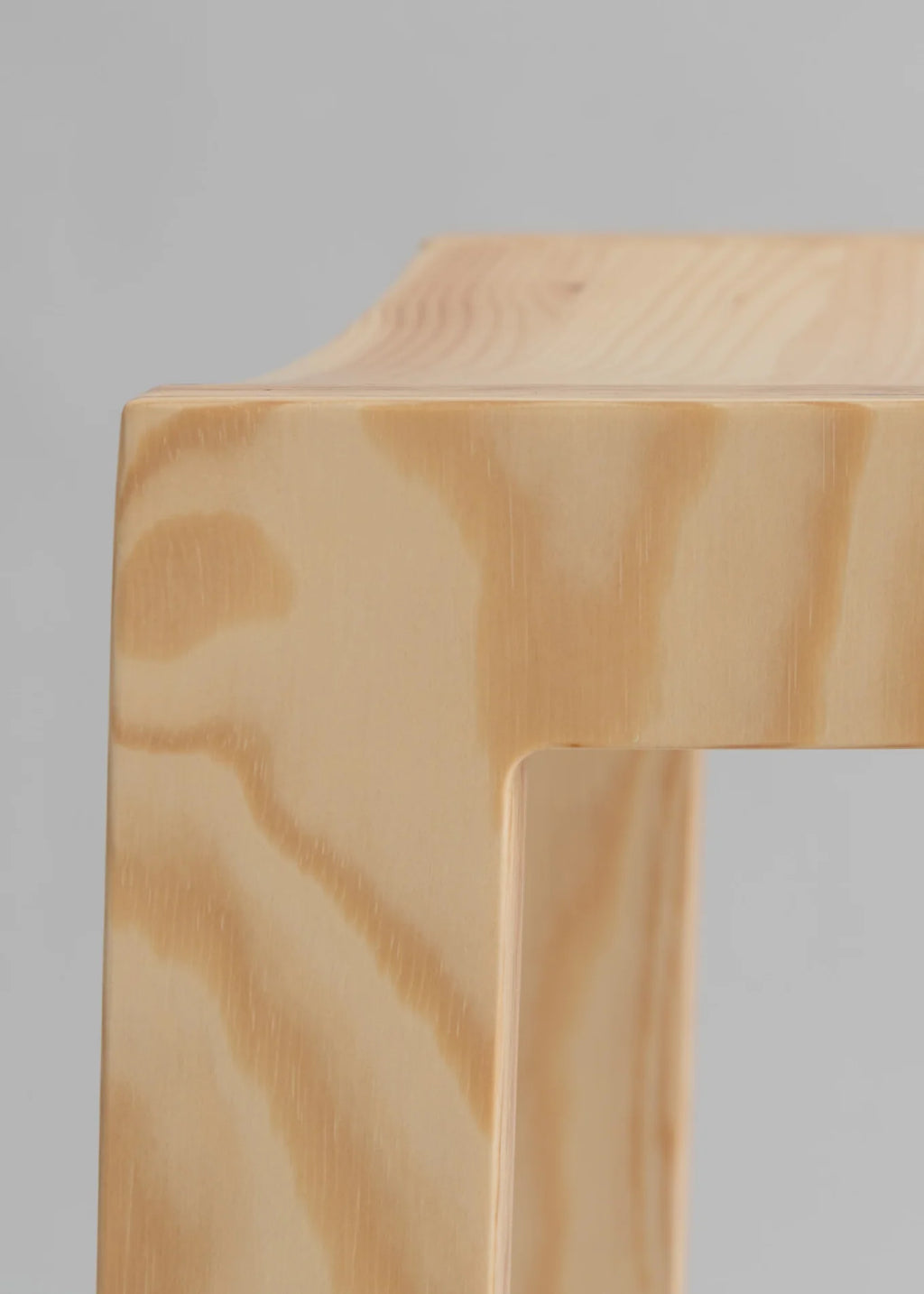 Vaarnii 016 Maasto Bar Stool สตูลไม้ pine โครงสร้างเรียบง่าย พร้อมที่วางเท้า copper