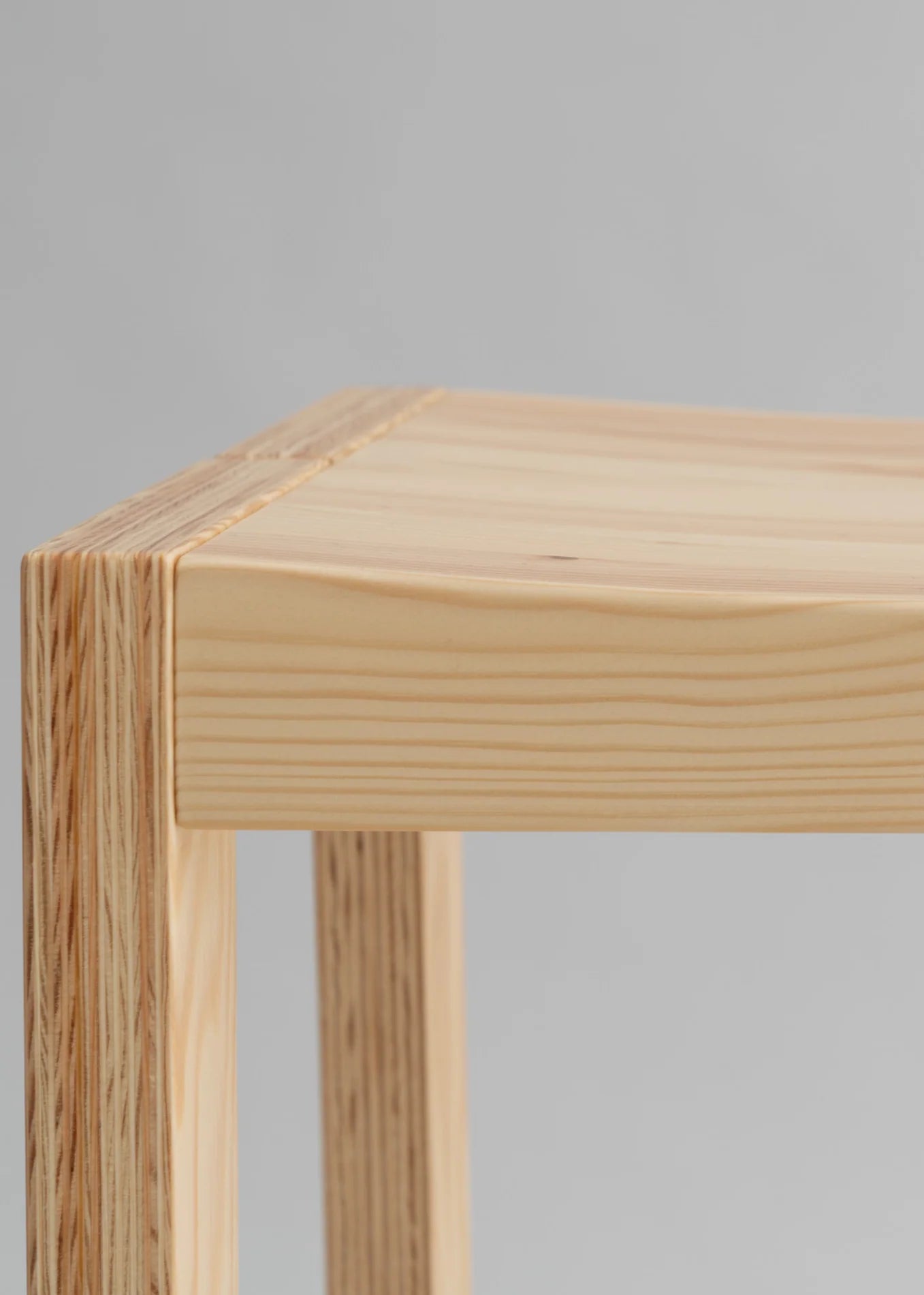 Vaarnii 016 Maasto Bar Stool สตูลไม้ pine โครงสร้างเรียบง่าย พร้อมที่วางเท้า copper