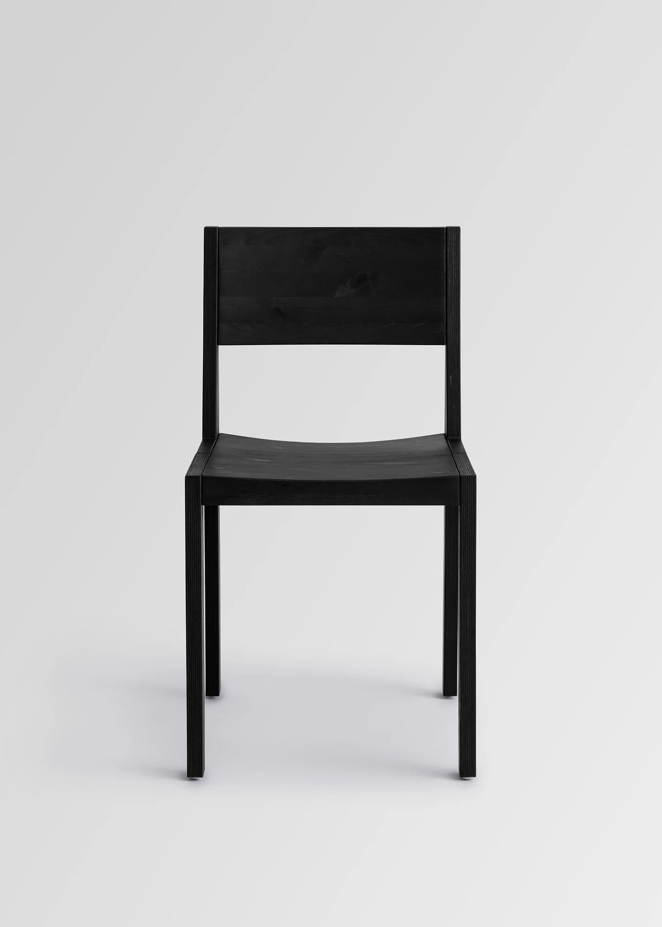 Vaarnii 016 Maasto Dining Chair Black เก้าอี้ไม้ pine สีดำ โครงสร้างเรียบง่าย