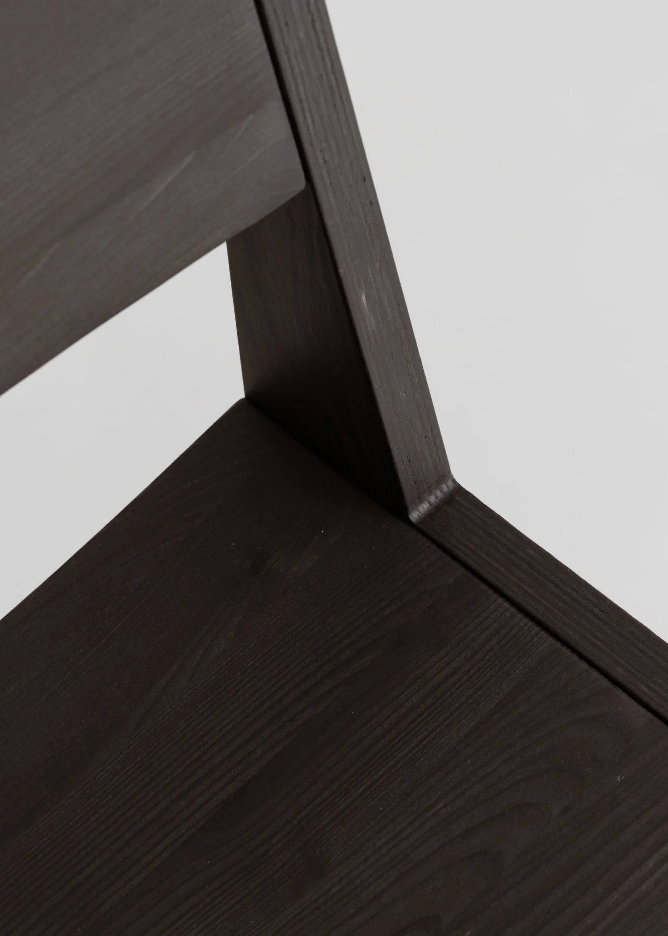 Vaarnii 016 Maasto Dining Chair Black เก้าอี้ไม้ pine สีดำ โครงสร้างเรียบง่าย