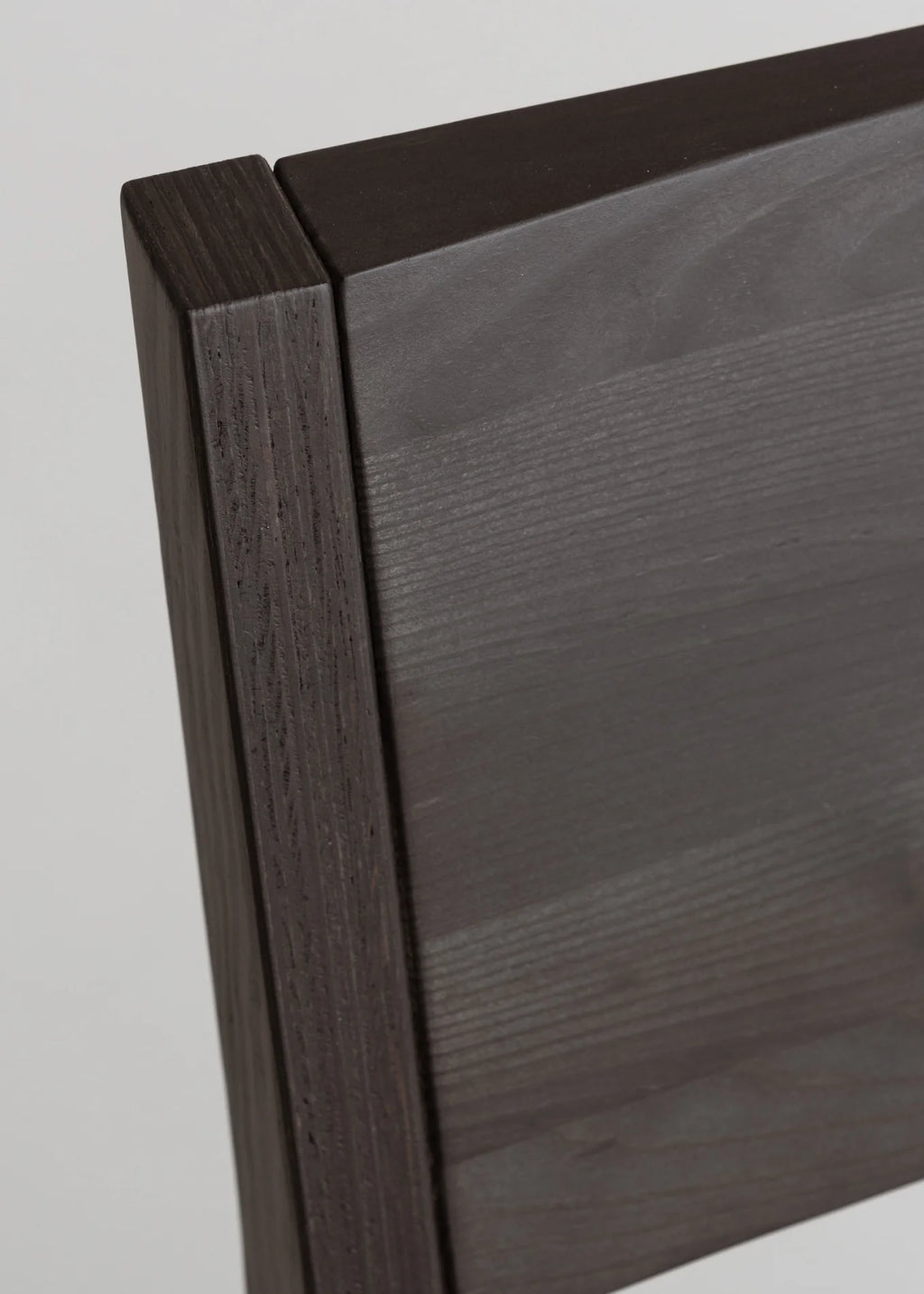 Vaarnii 016 Maasto Dining Chair Black เก้าอี้ไม้ pine สีดำ โครงสร้างเรียบง่าย