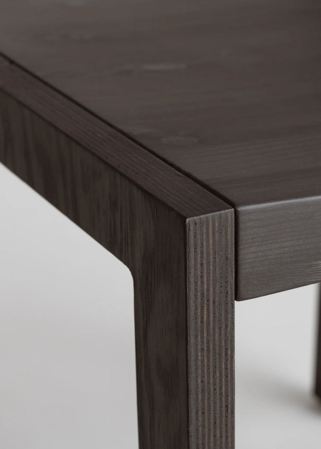 Vaarnii 016 Maasto Dining Chair Black เก้าอี้ไม้ pine สีดำ โครงสร้างเรียบง่าย