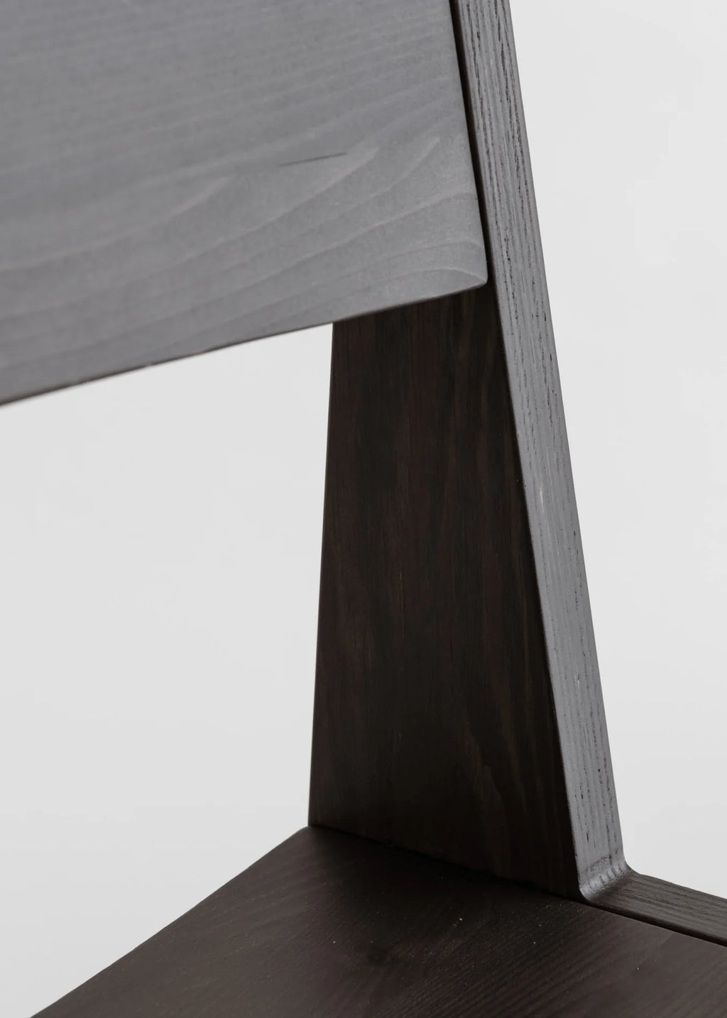 Vaarnii 016 Maasto Dining Chair Black เก้าอี้ไม้ pine สีดำ โครงสร้างเรียบง่าย