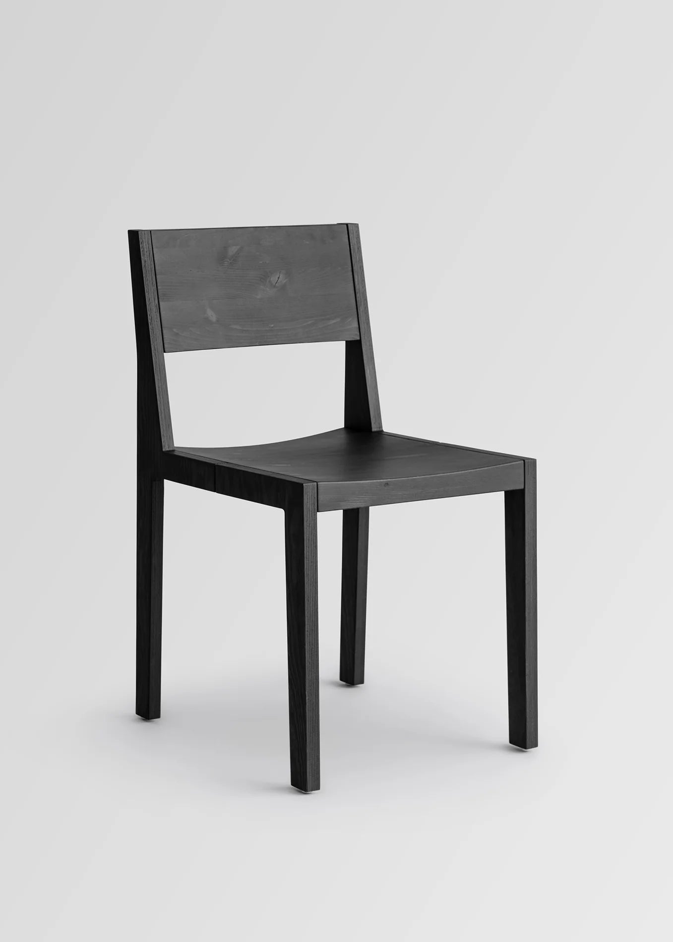 Vaarnii 016 Maasto Dining Chair Black เก้าอี้ไม้ pine สีดำ โครงสร้างเรียบง่าย