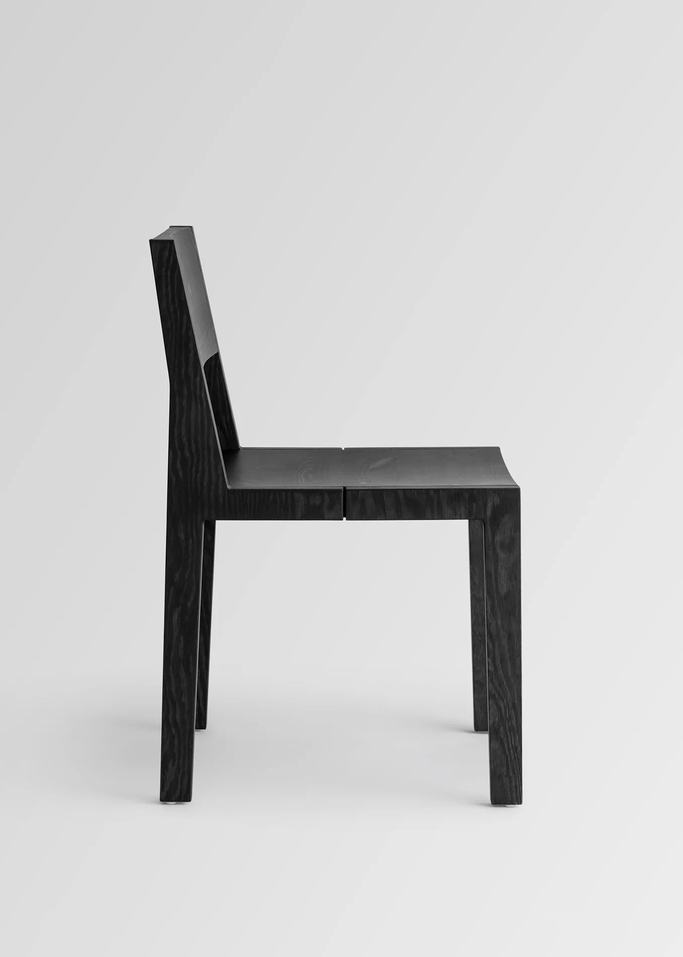Vaarnii 016 Maasto Dining Chair Black เก้าอี้ไม้ pine สีดำ โครงสร้างเรียบง่าย