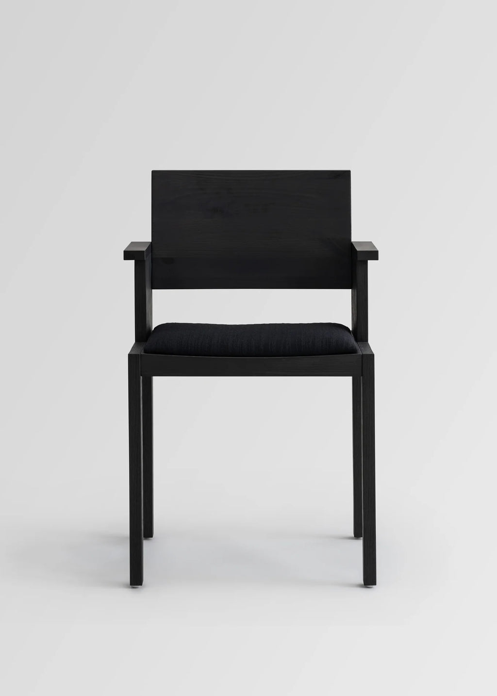 Vaarnii 016 Maasto Dining Armchair Upholstered Black เก้าอี้ไม้ pine สีดำ มีที่วางแขนและเบาะ