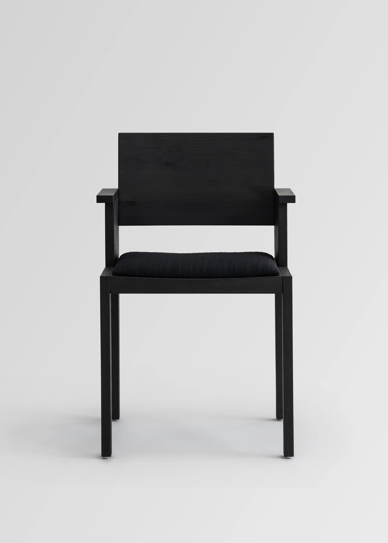 Vaarnii 016 Maasto Dining Armchair Upholstered Black เก้าอี้ไม้ pine สีดำ มีที่วางแขนและเบาะ