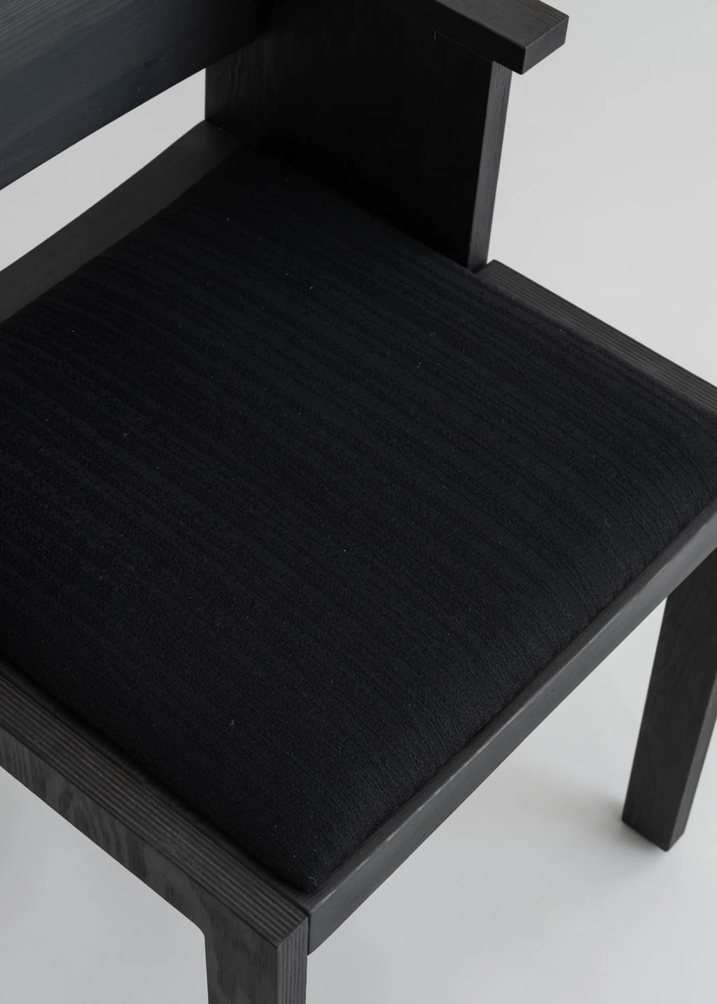 Vaarnii 016 Maasto Dining Armchair Upholstered Black เก้าอี้ไม้ pine สีดำ มีที่วางแขนและเบาะ