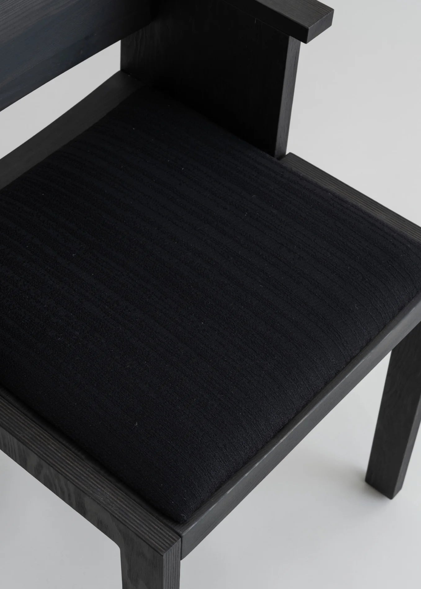 Vaarnii 016 Maasto Dining Armchair Upholstered Black เก้าอี้ไม้ pine สีดำ มีที่วางแขนและเบาะ