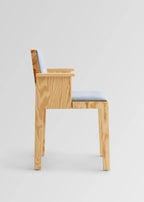 Vaarnii 016 Maasto Dining Armchair Upholstered เก้าอี้ไม้ pine มีที่วางแขนและเบาะ