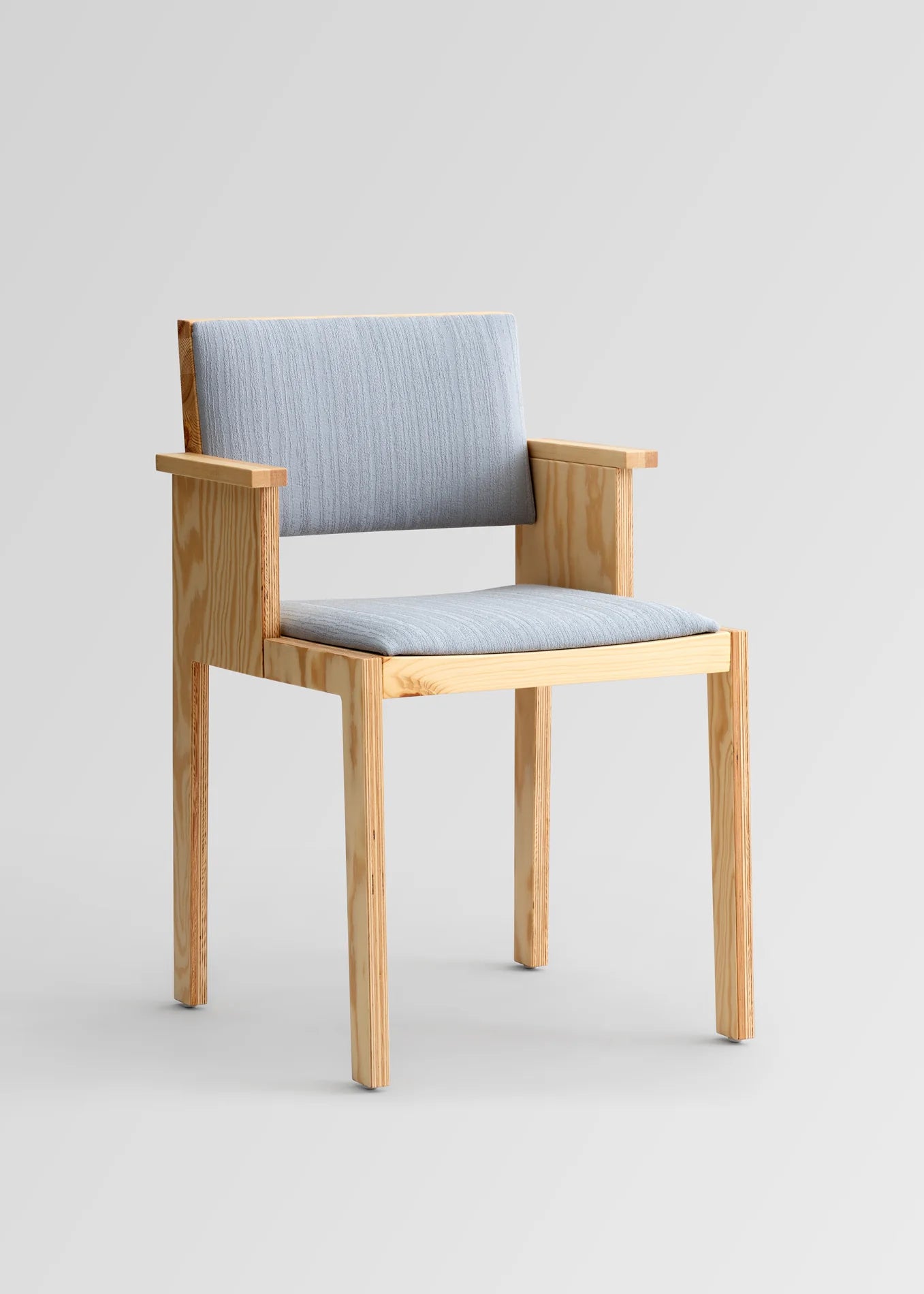 Vaarnii 016 Maasto Dining Armchair Upholstered เก้าอี้ไม้ pine มีที่วางแขนและเบาะ