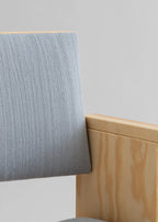 Vaarnii 016 Maasto Dining Armchair Upholstered เก้าอี้ไม้ pine มีที่วางแขนและเบาะ