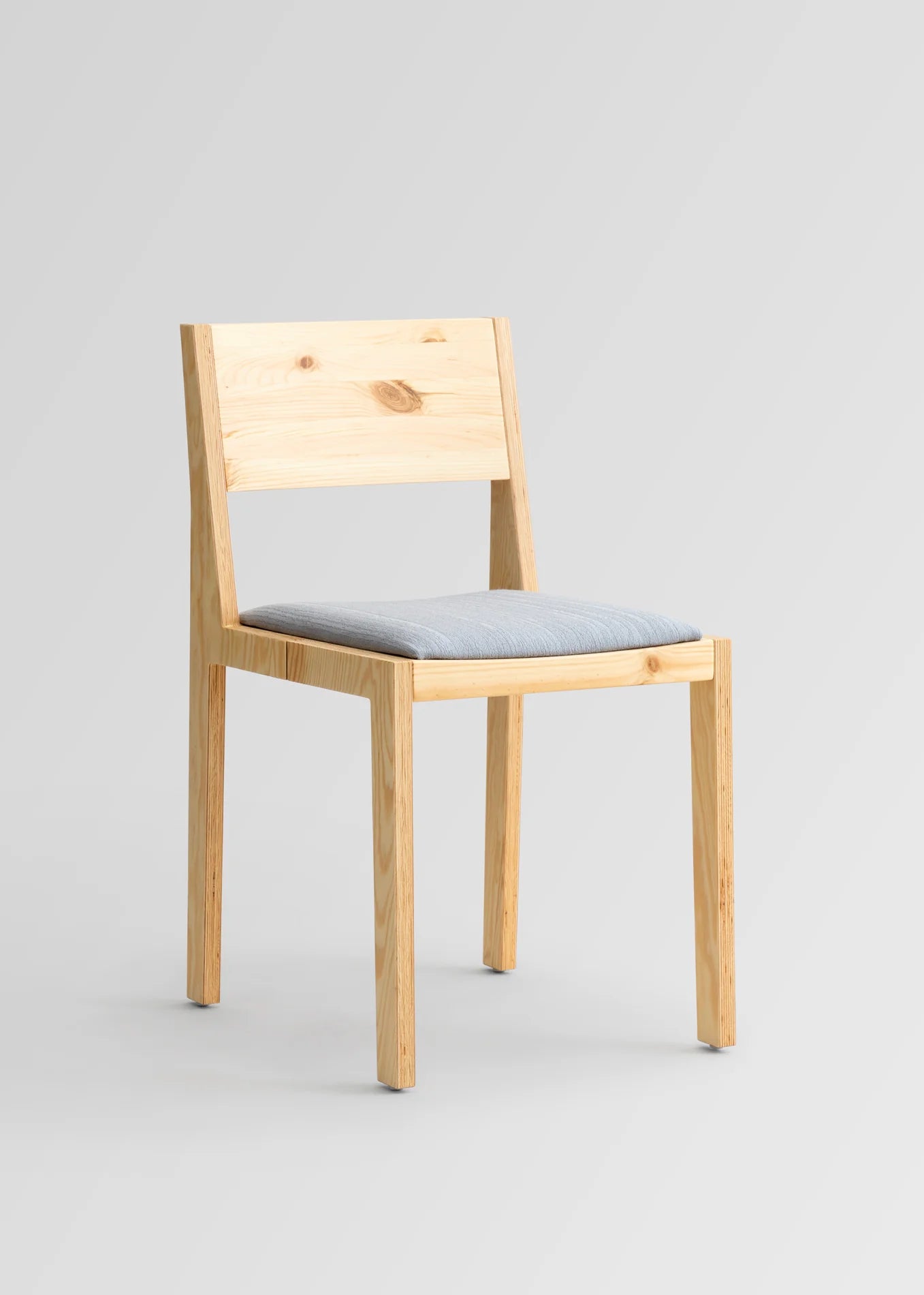 Vaarnii 016 Maasto Dining Chair Upholstered เก้าอี้ไม้ pine พร้อมเบาะรองนั่ง