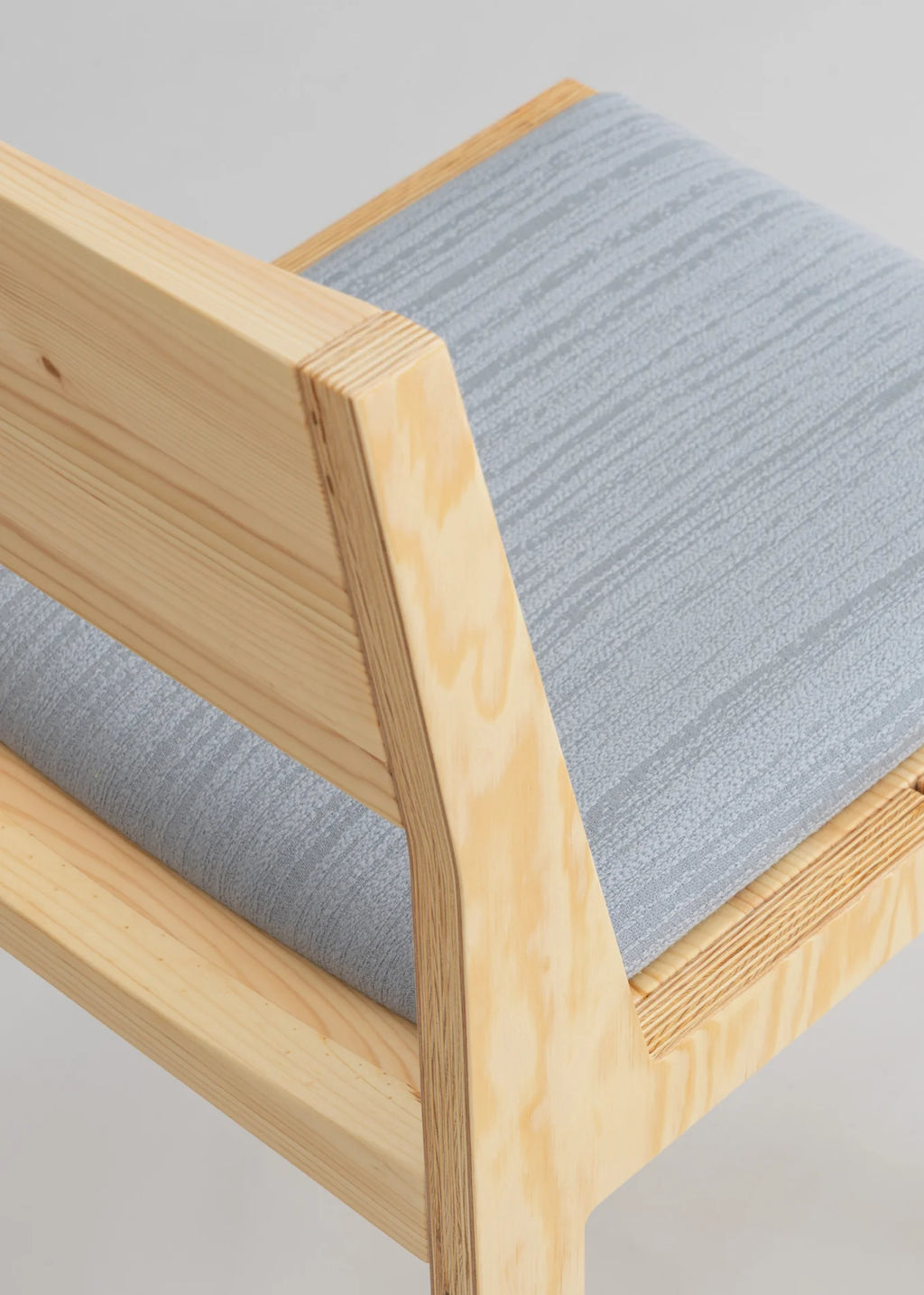 Vaarnii 016 Maasto Dining Chair Upholstered เก้าอี้ไม้ pine พร้อมเบาะรองนั่ง