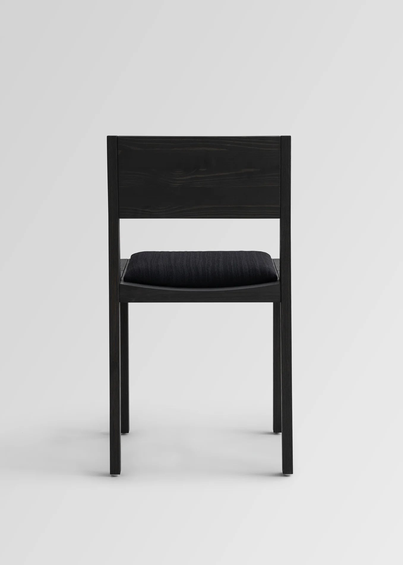 Vaarnii 016 Maasto Dining Chair Upholstered Black เก้าอี้ไม้ pine สีดำ พร้อมเบาะรองนั่ง