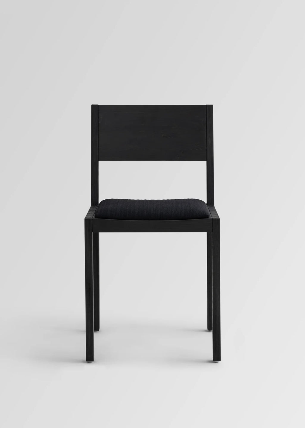 Vaarnii 016 Maasto Dining Chair Upholstered Black เก้าอี้ไม้ pine สีดำ พร้อมเบาะรองนั่ง