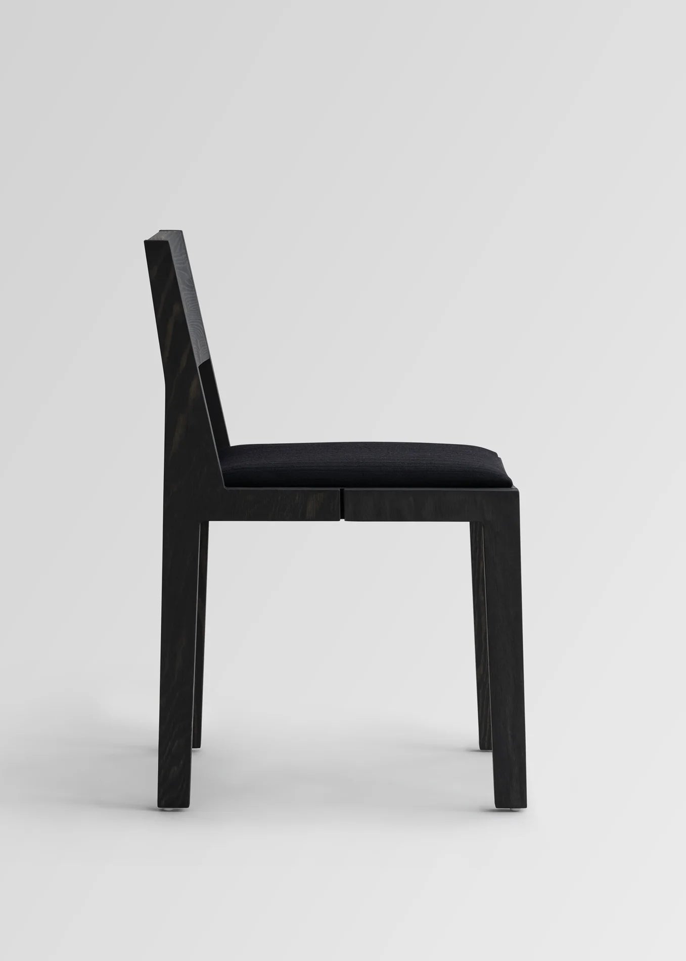 Vaarnii 016 Maasto Dining Chair Upholstered Black เก้าอี้ไม้ pine สีดำ พร้อมเบาะรองนั่ง