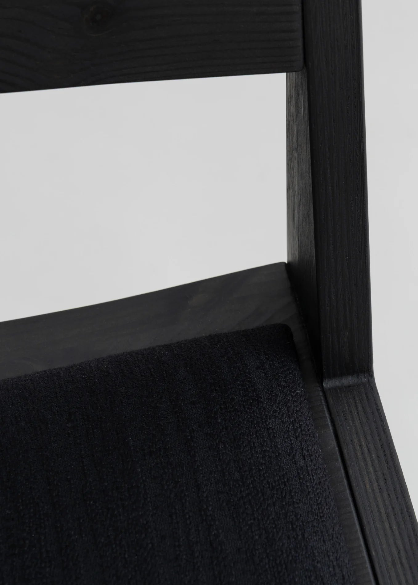 Vaarnii 016 Maasto Dining Chair Upholstered Black เก้าอี้ไม้ pine สีดำ พร้อมเบาะรองนั่ง