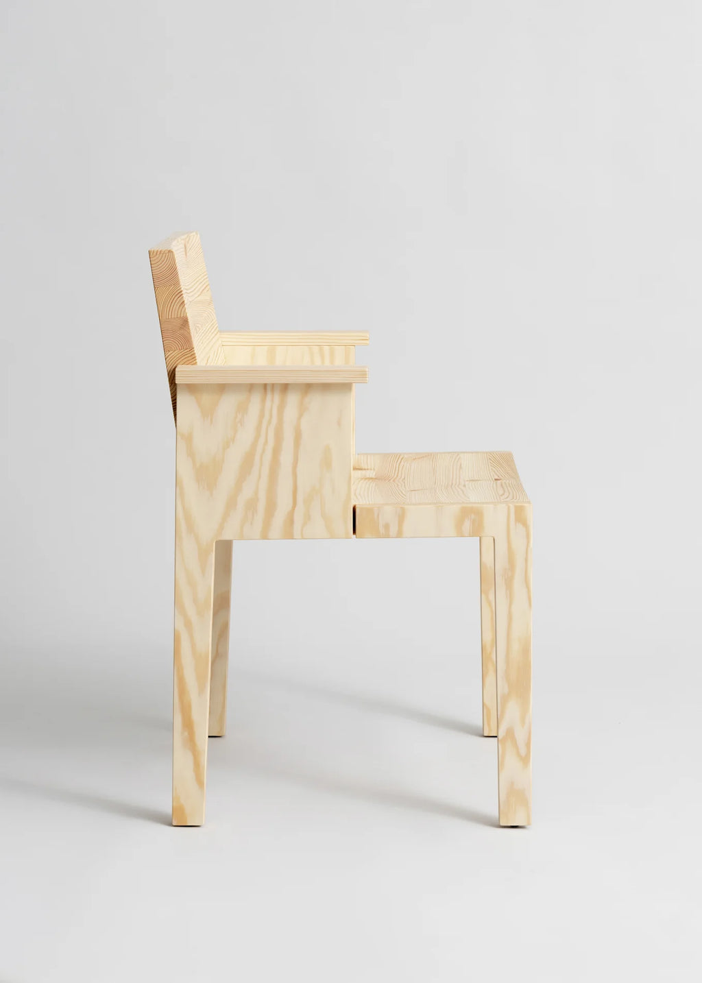 Vaarnii 016 Maasto Dining Armchair เก้าอี้ไม้ pine มีที่วางแขน โครงสร้างเรียบง่าย